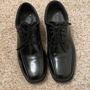 Steel toe slip and oil resistant work shoes